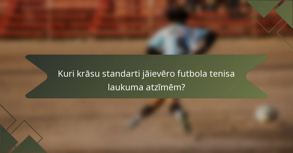 Kuri krāsu standarti jāievēro futbola tenisa laukuma atzīmēm?